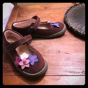 Little girls cute Velcro closure shoes